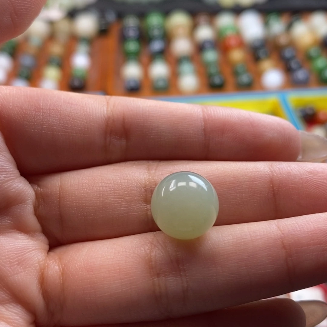 和田玉未镶嵌珠宝奇石福利高青白单珠z12