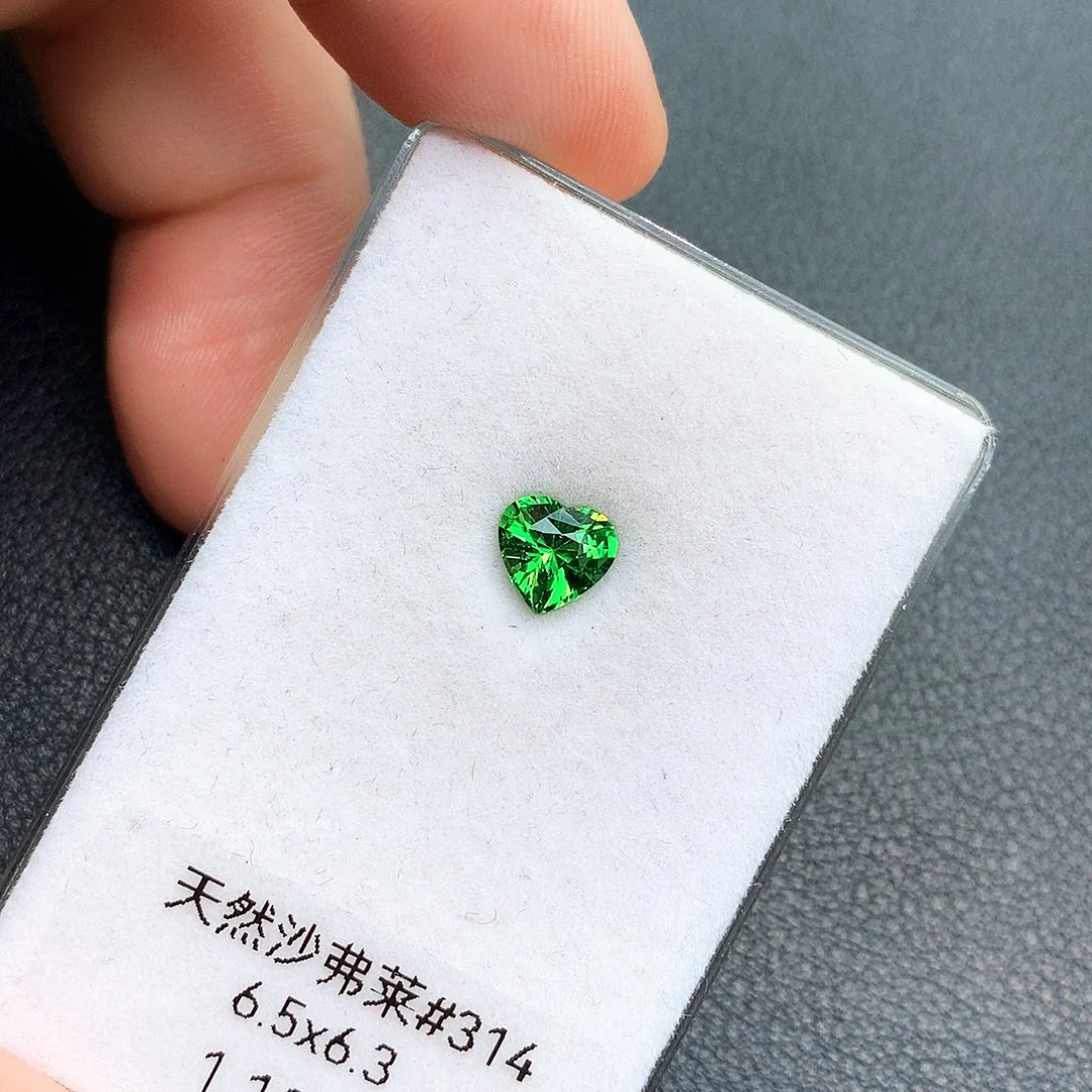 珠宝半成品未镶嵌石榴石天然卡扎尼绿沙弗莱裸石福利