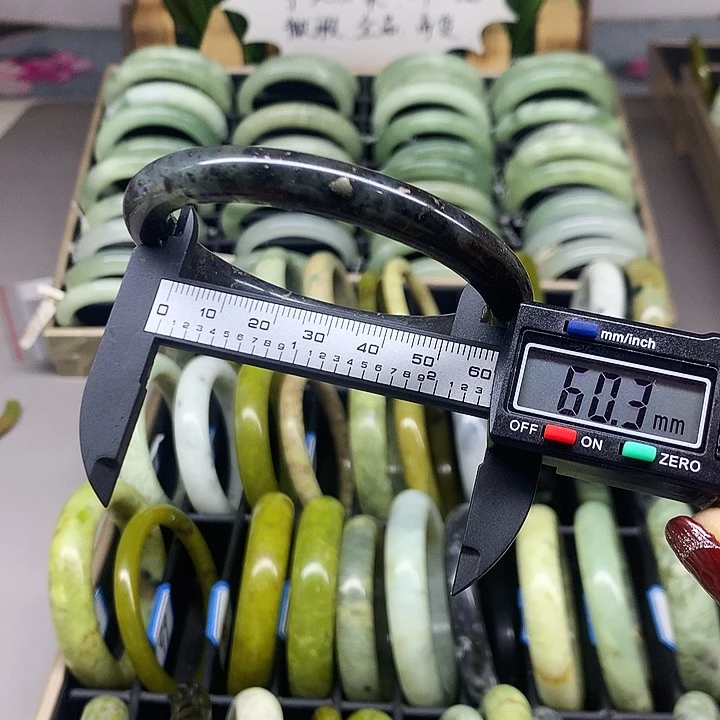 未镶嵌蛇纹石玉手镯82