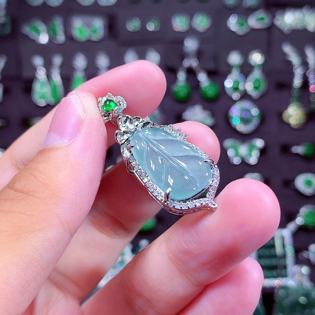 颈饰未镶嵌翡翠天然