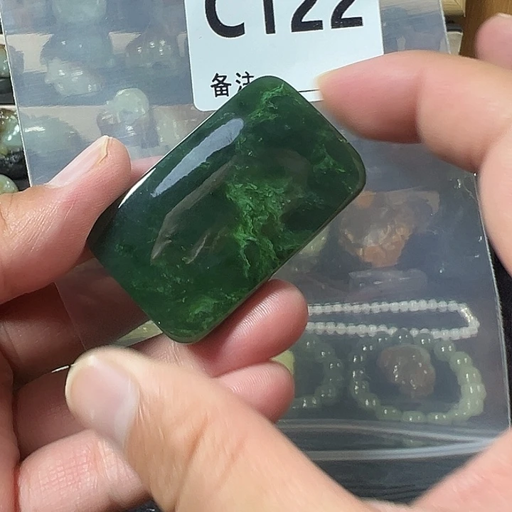 自***。和田玉未镶嵌颈饰