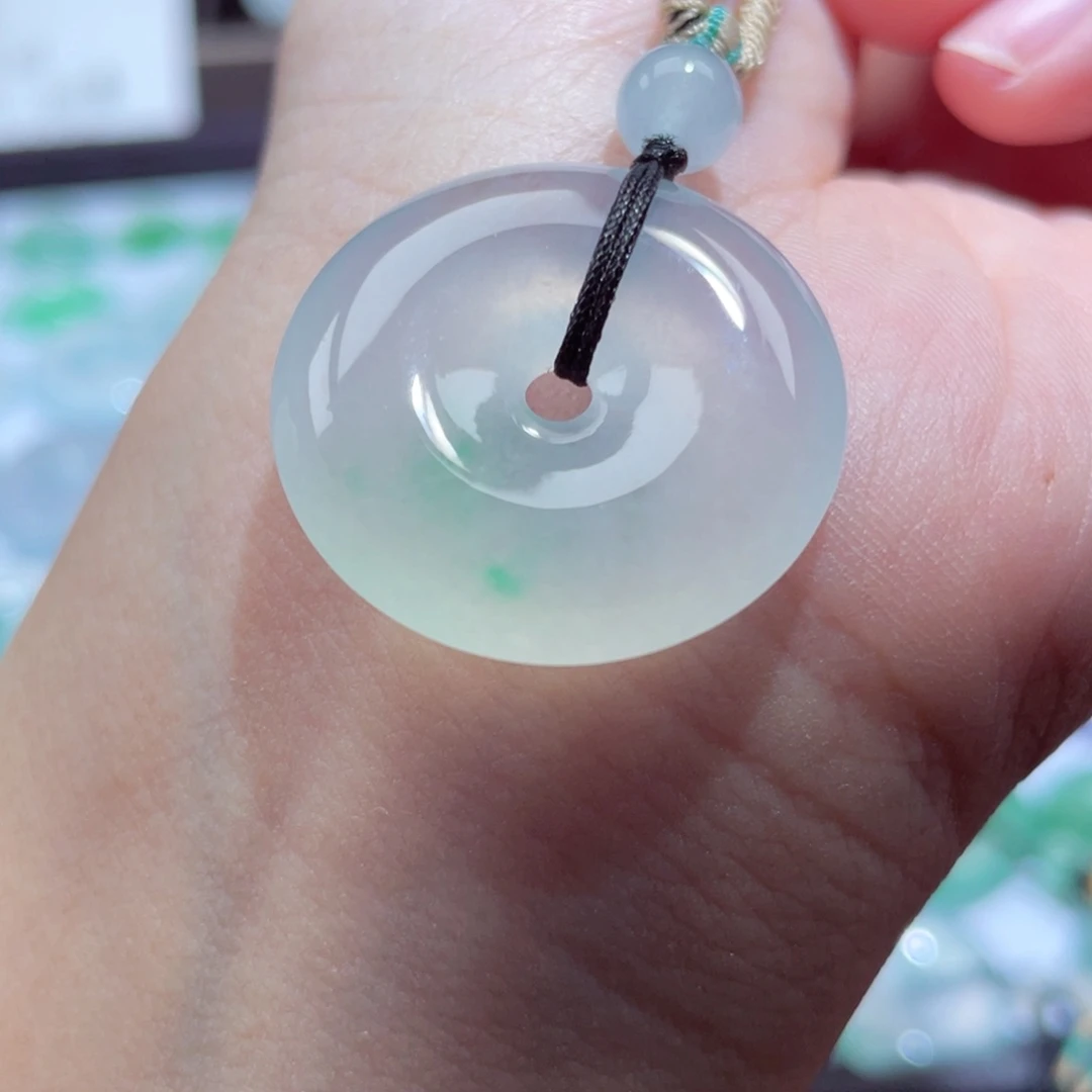 颈饰未镶嵌翡翠平安扣