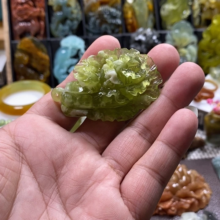 蛇纹石玉未镶嵌颈饰