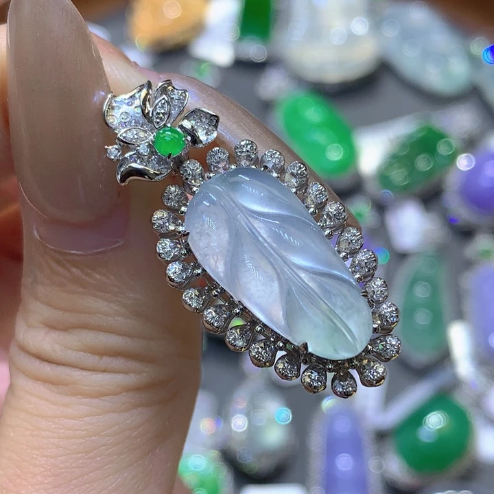 翡翠18K金镶嵌颈饰