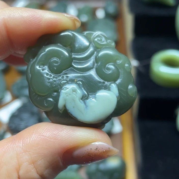 岫岩老玉（透闪石质玉）颈饰未镶嵌