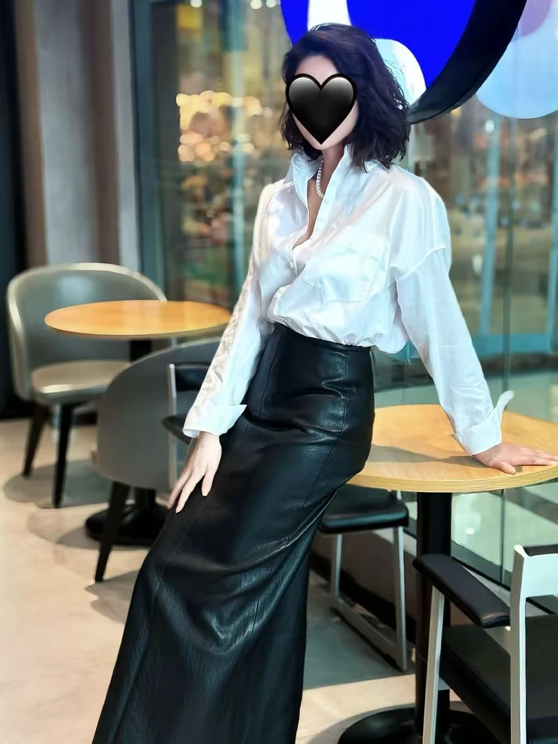 秋季法式轻职风显瘦套装纯色宽松衬衫简约皮质半身裙两件套893612