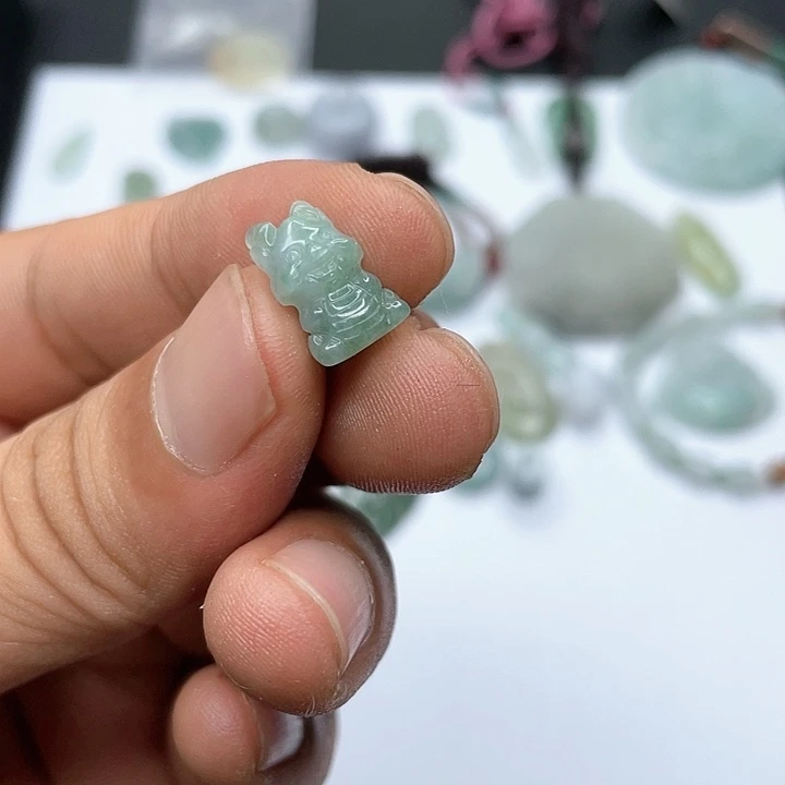 翡翠未镶嵌颈饰翡翠