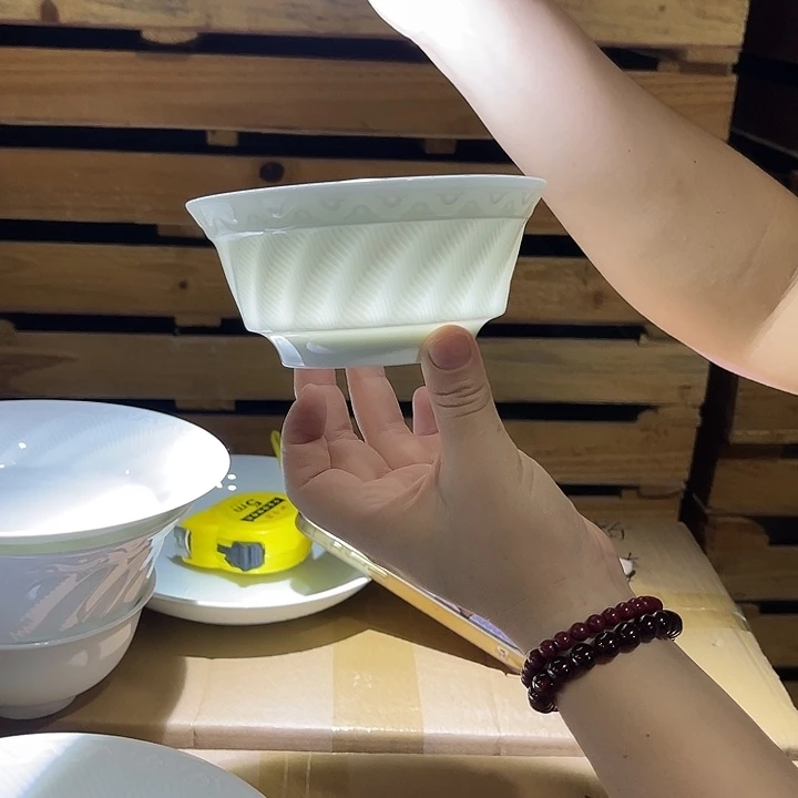 瓷片云端五英寸米饭碗六个包邮