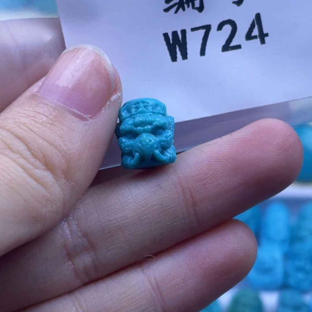 斗***子绿松石未镶嵌天然原矿绿松石雕件