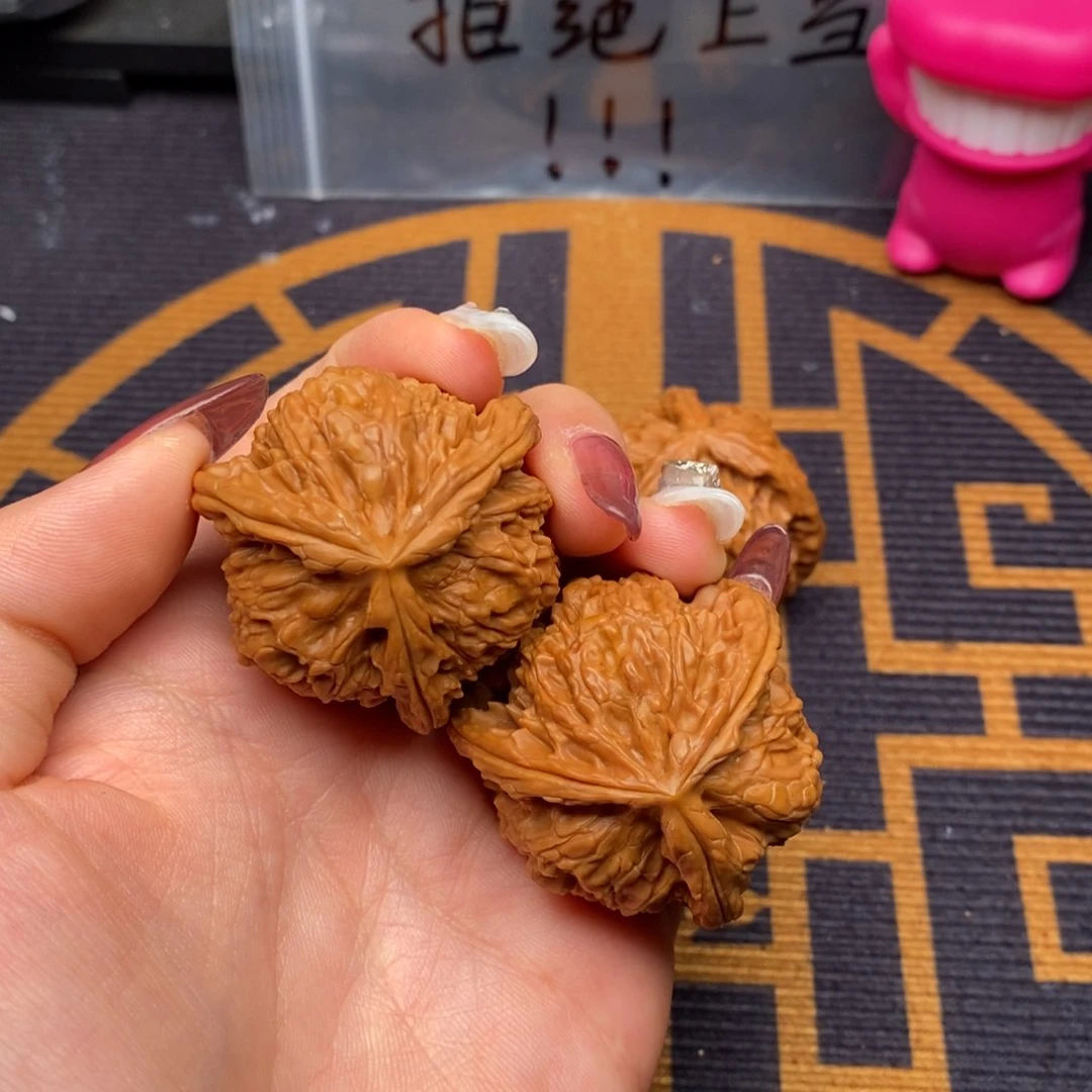 文玩核桃吊坠朱*嘎白狮子