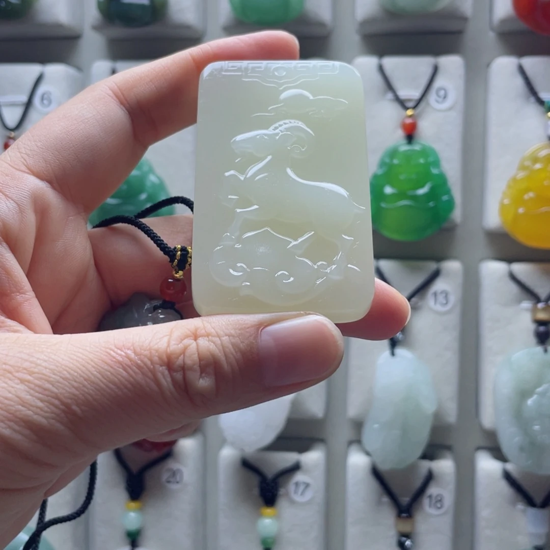 石英质玉（金丝玉）合金颈饰