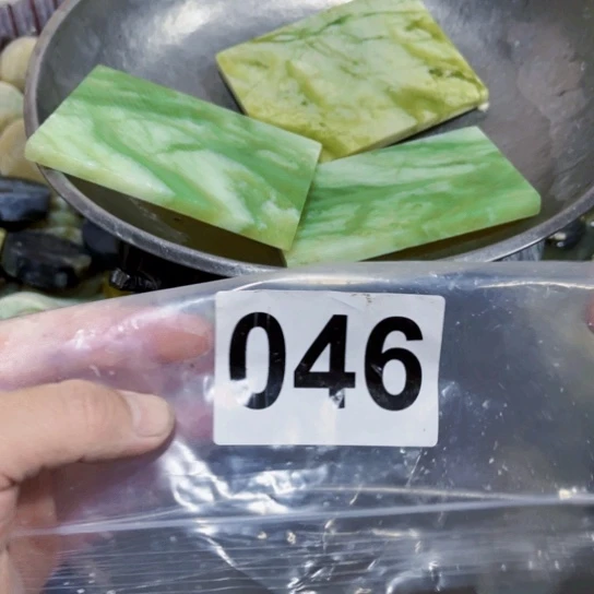 未镶嵌蛇纹石玉珠宝奇石