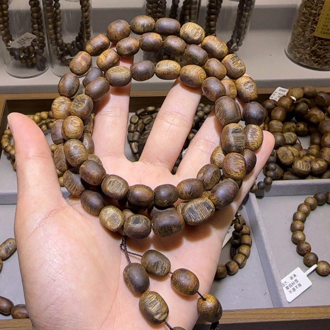 ****行沉香沉香碎屑海南乌身白棋沉水浮留疤1.0多圈43+