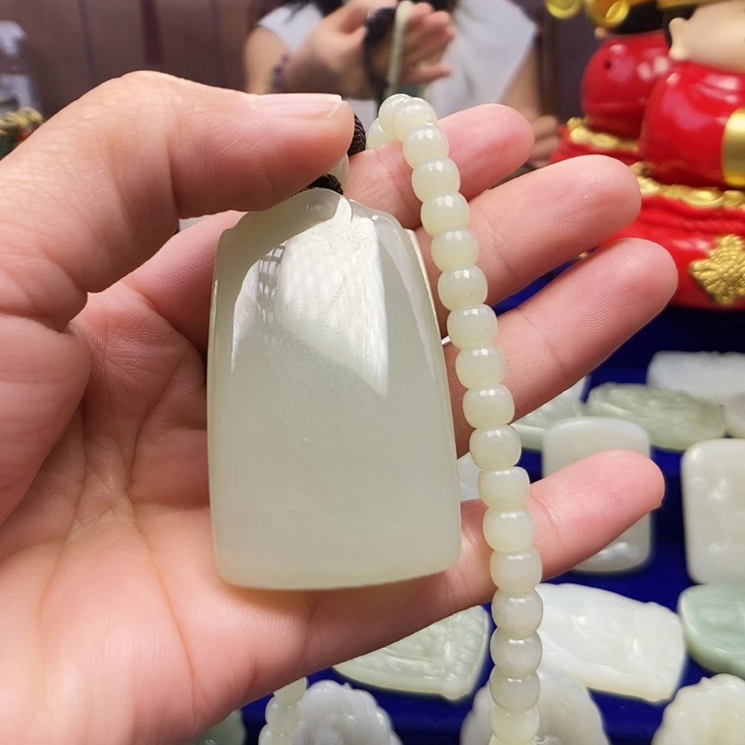 语***言和田玉未镶嵌颈饰