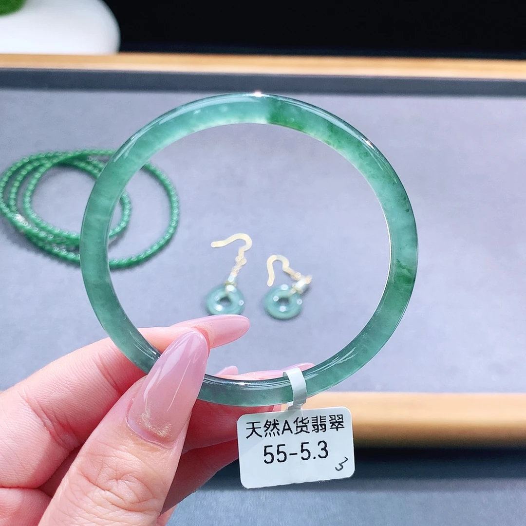 未镶嵌手镯（圆镯）翡翠