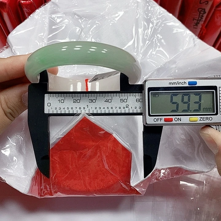 翡翠手镯未镶嵌123