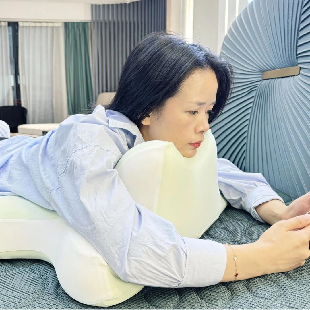 多功能神器记忆棉慢回弹护颈枕头小学生折叠旅行便携午休枕