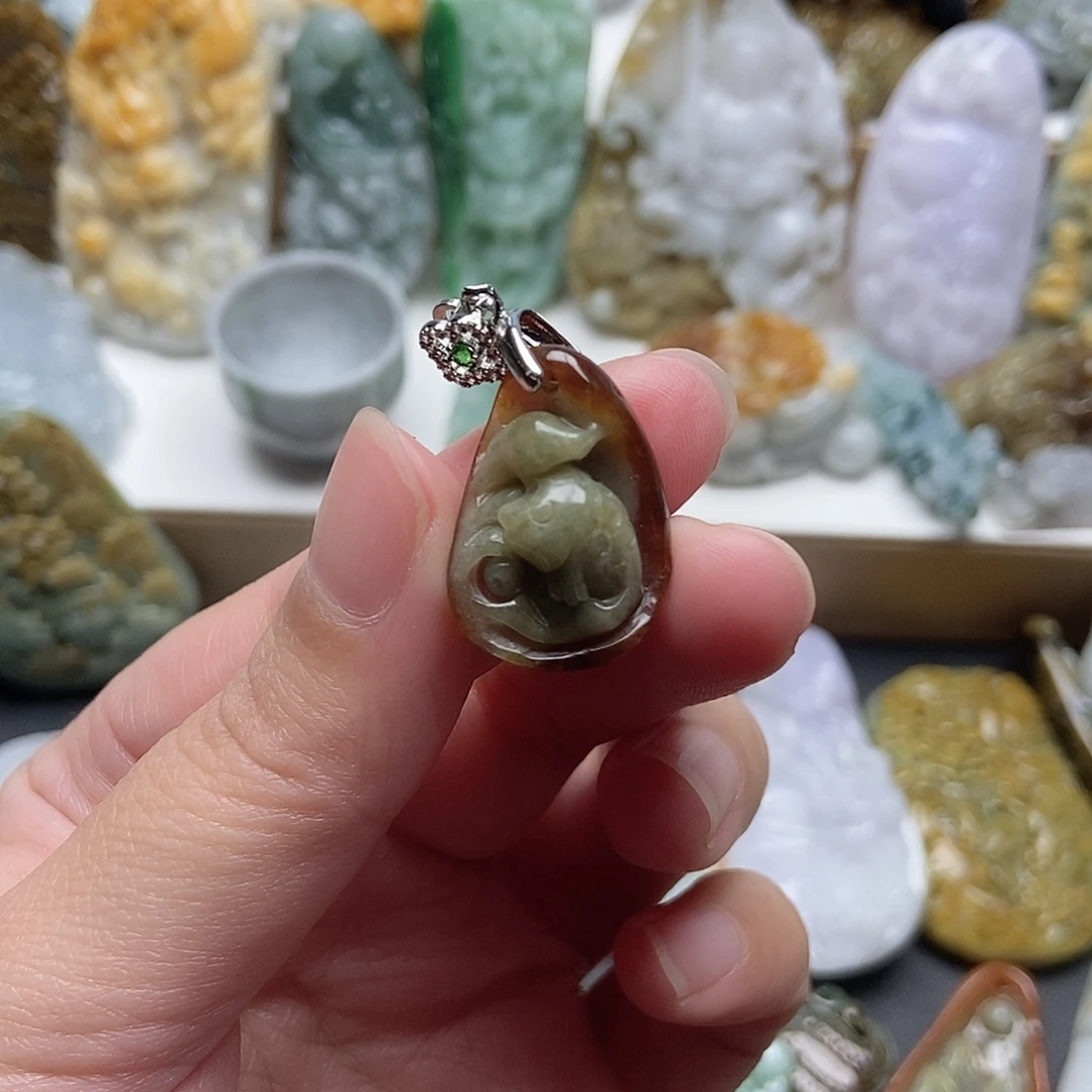 翡翠未镶嵌颈饰翡翠