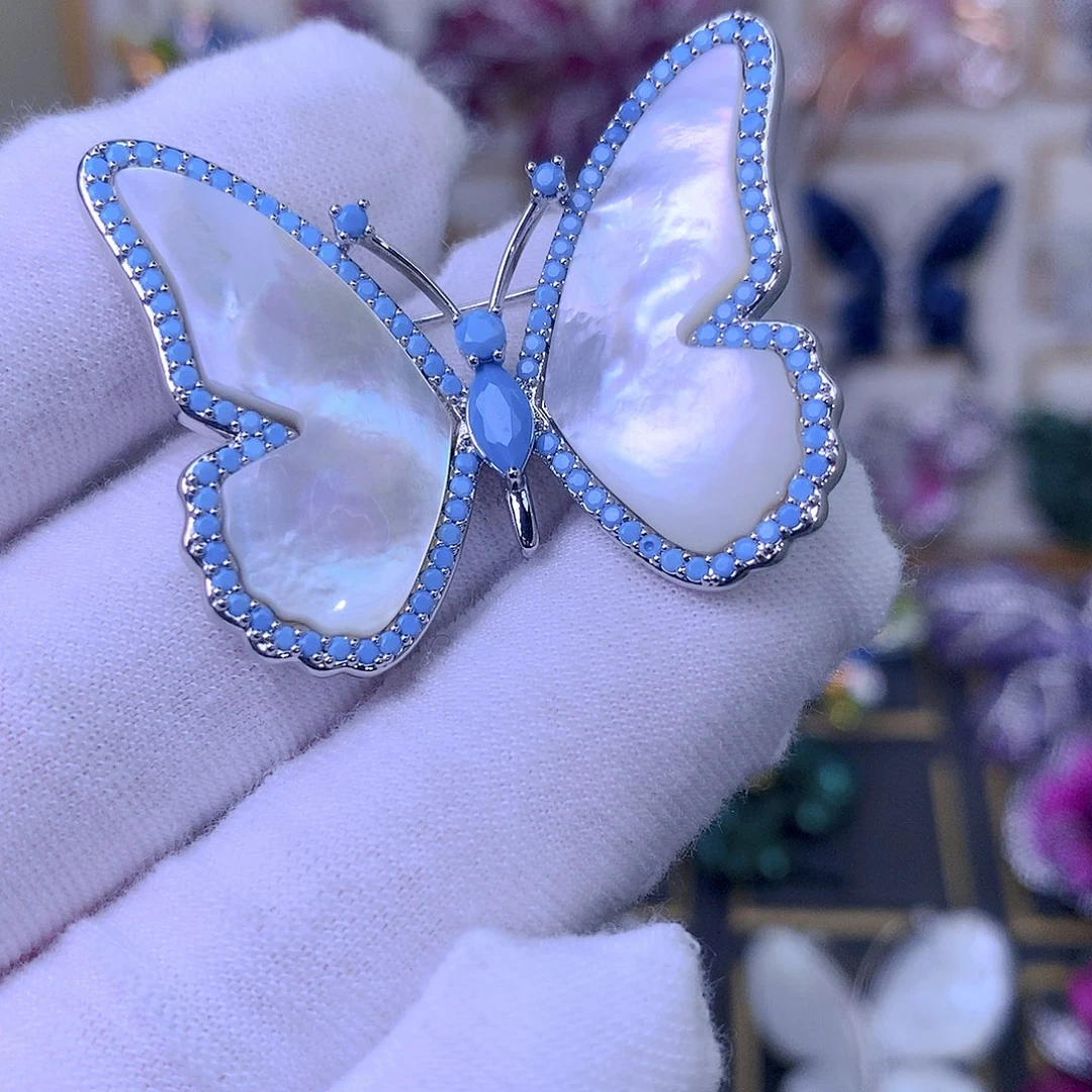 合成立方氧化锆铜胸针