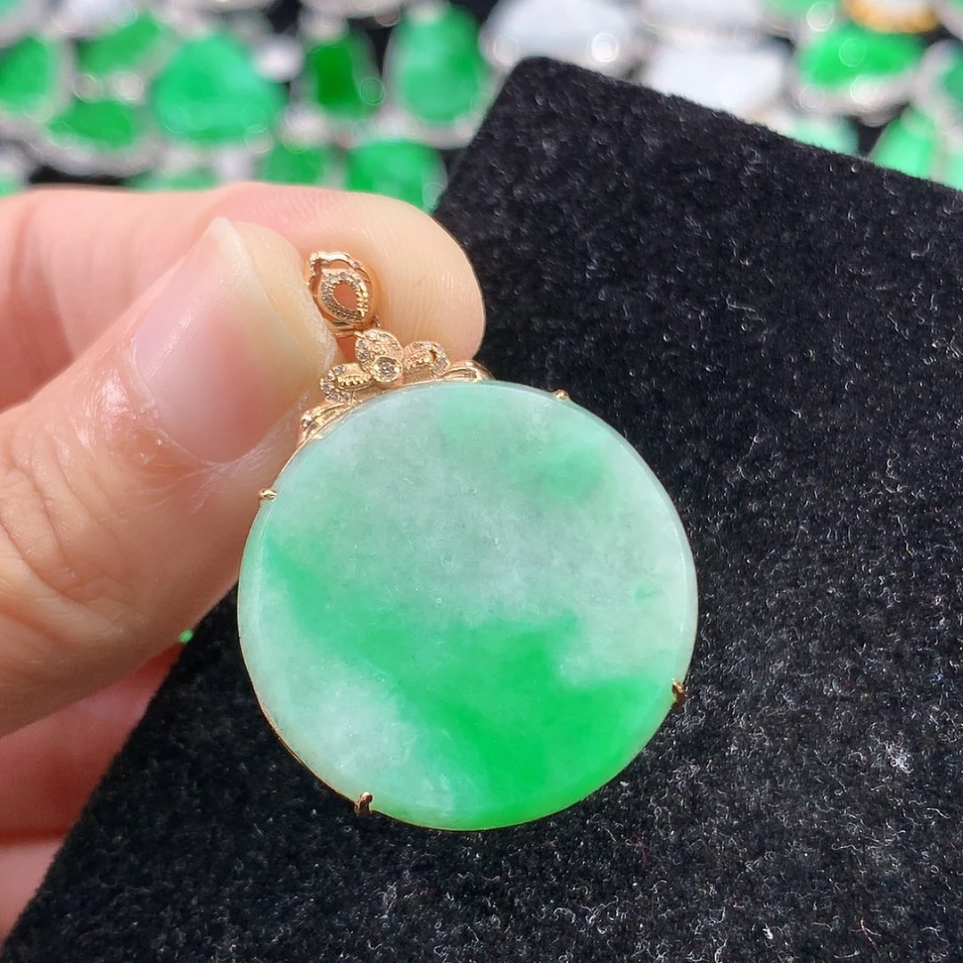 翡翠18K金镶嵌颈饰