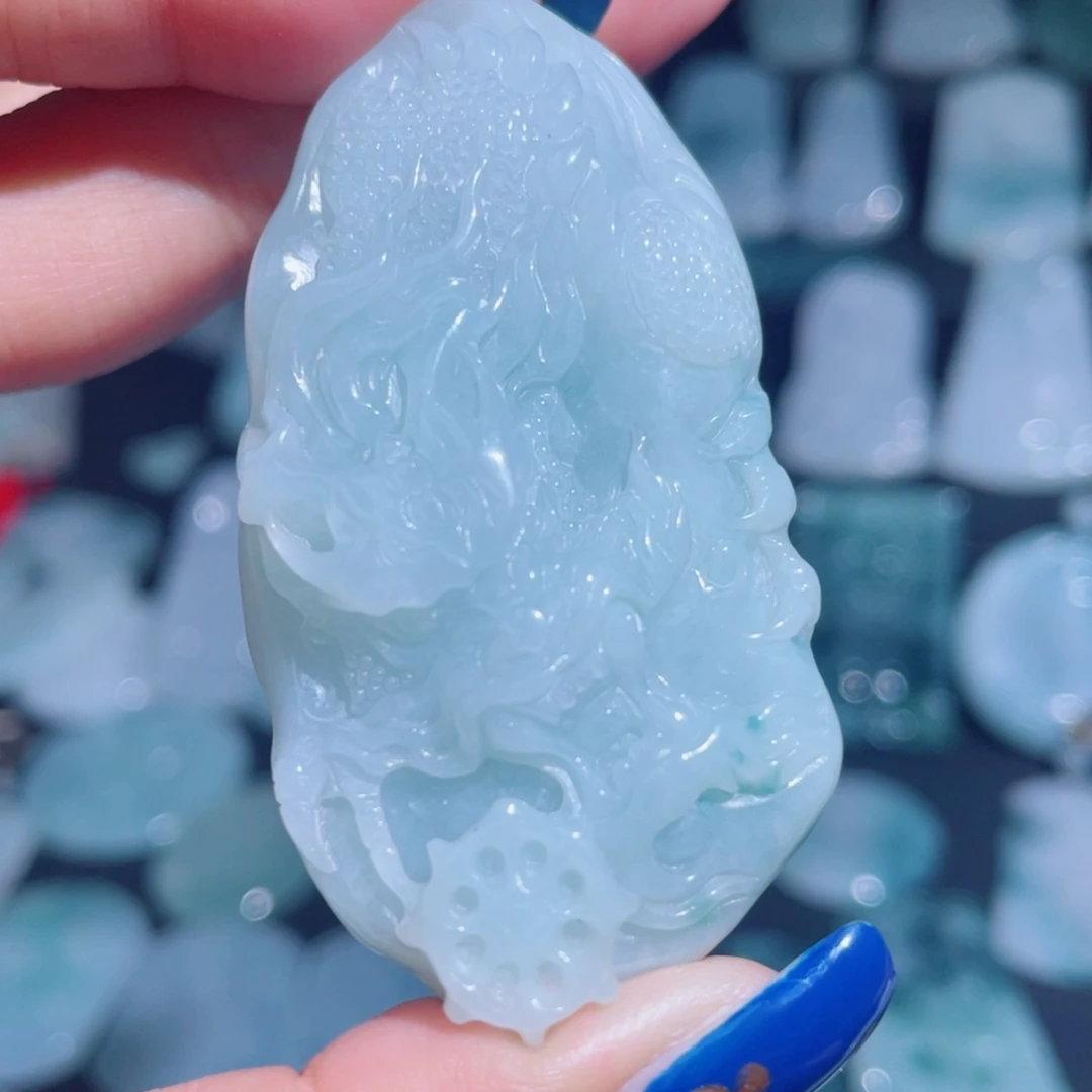 翡翠未镶嵌颈饰龙牌