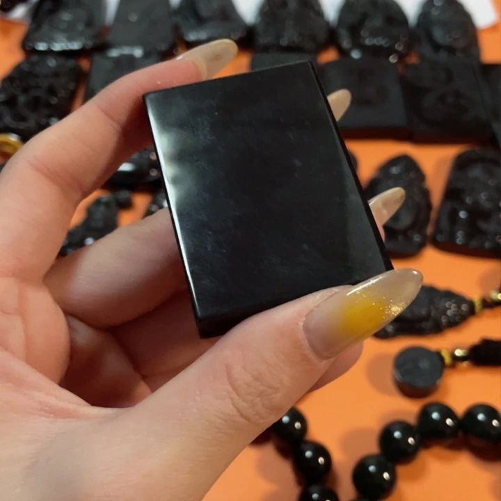 翡翠颈饰未镶嵌玖*