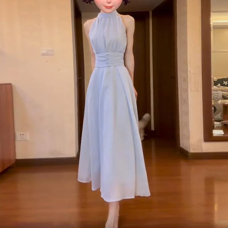 无袖挂脖连衣裙子女春季2025新款海边度假设计感气质法式收腰长裙