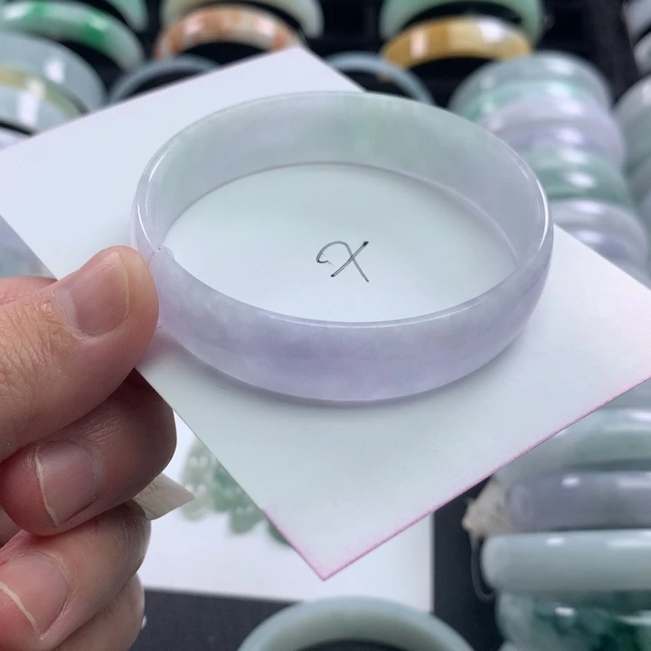 翡翠未镶嵌手镯公主