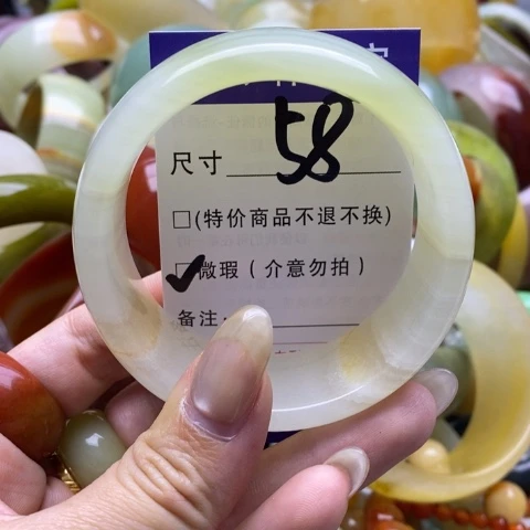 未镶嵌手镯石英质玉