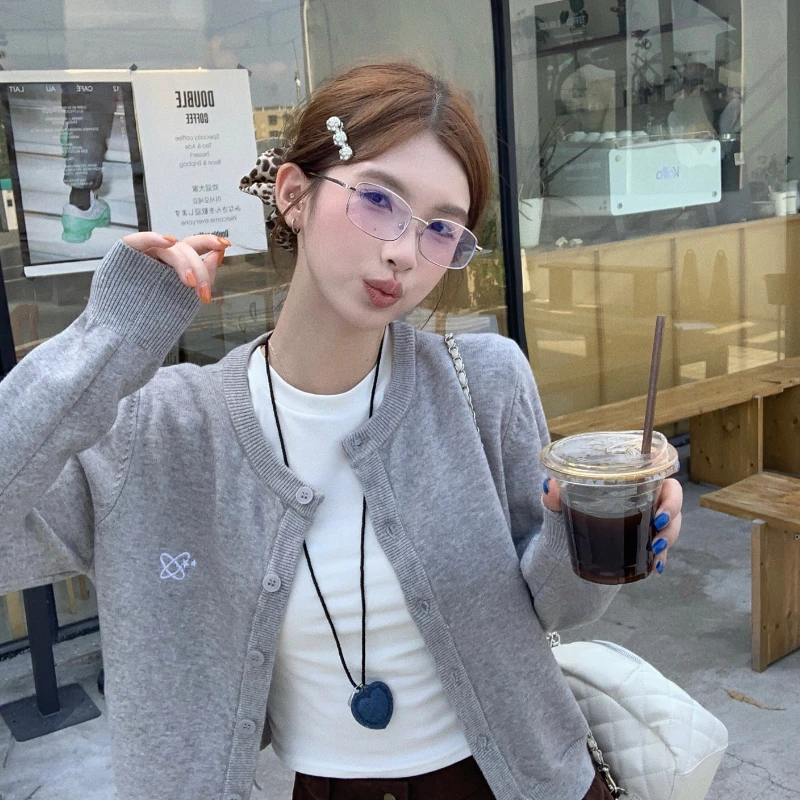 软糯糯刺绣灰色开衫外套女2025秋季针织衫外搭韩系早秋穿搭上衣