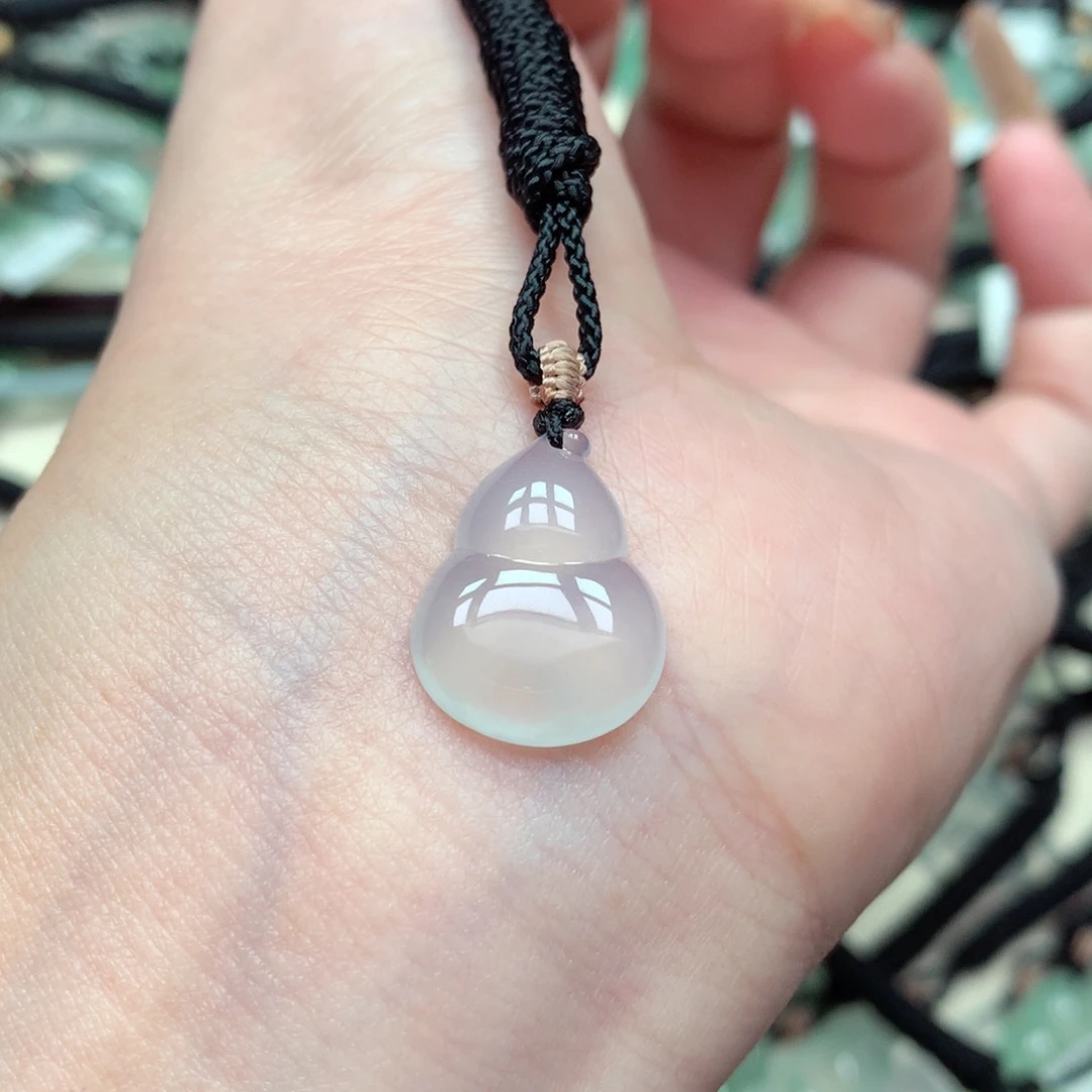 翡翠未镶嵌颈饰葫芦