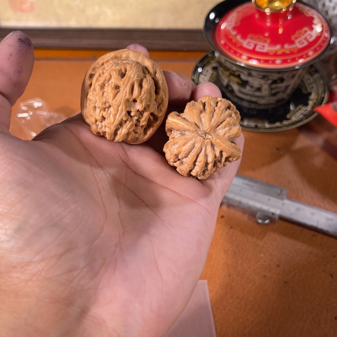 兰***呀文玩核桃吊坠洪锦鲤