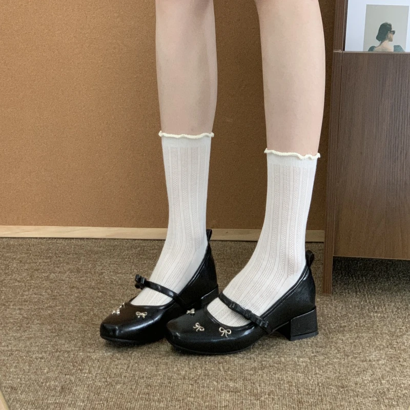 银色蝴蝶结粗跟玛丽珍鞋女新款一字法式复古配裙子高跟晚晚风单鞋