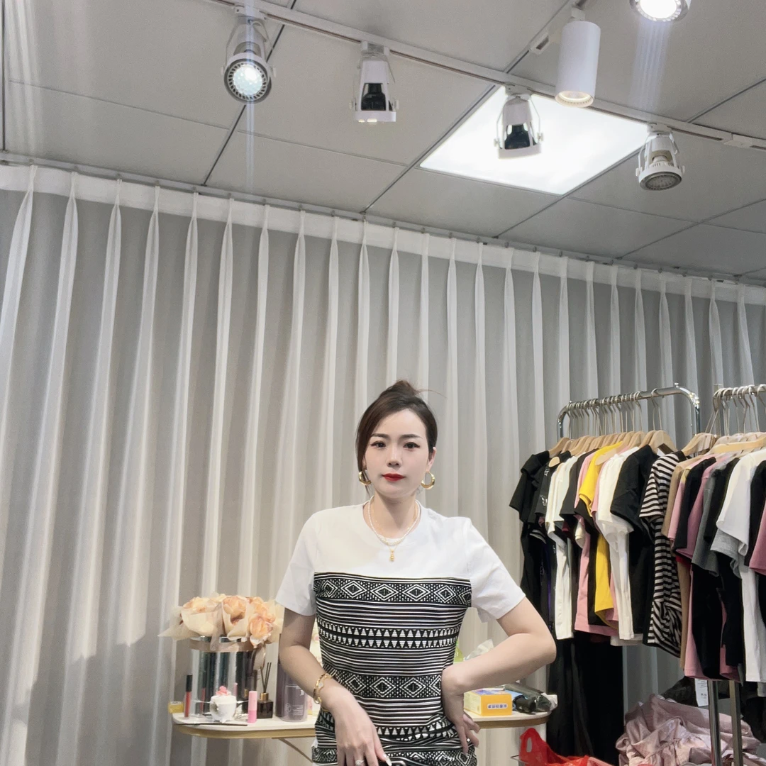 大美小美 微胖MM（现货福利）修身型简约大气拼色上衣