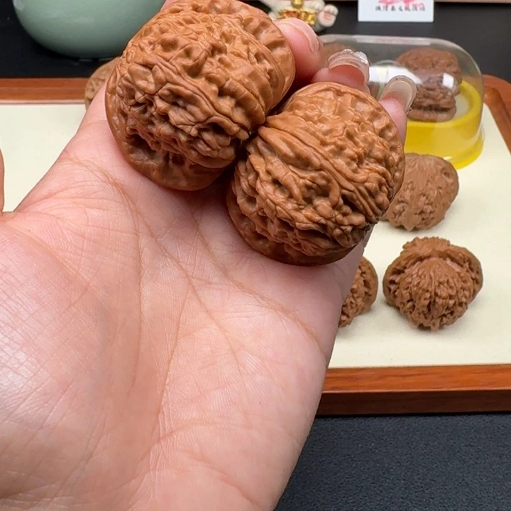 文玩核桃把件闷白43修