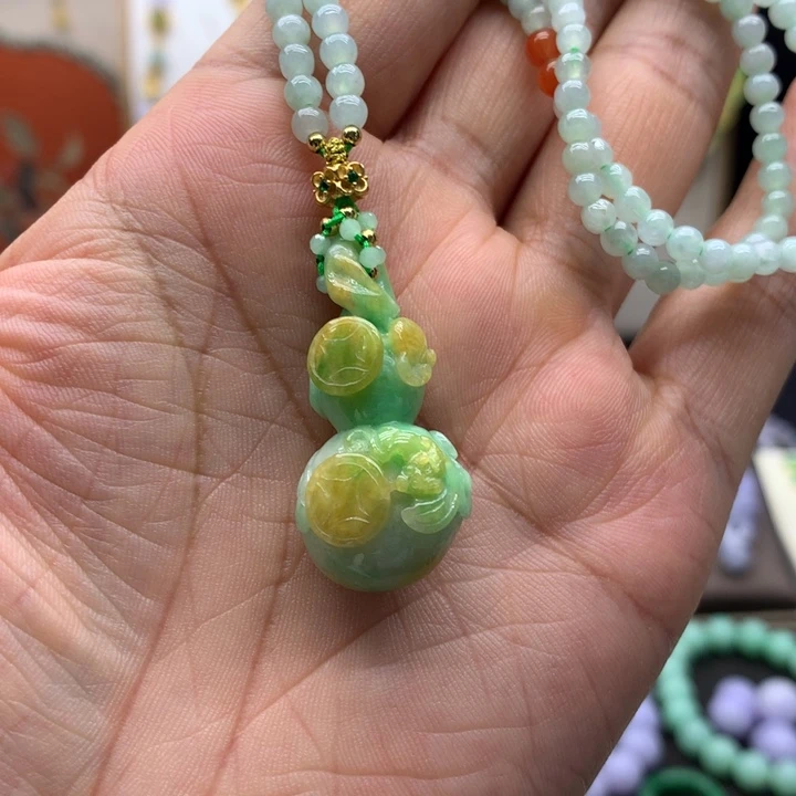 翡翠未镶嵌吊坠(赠链)