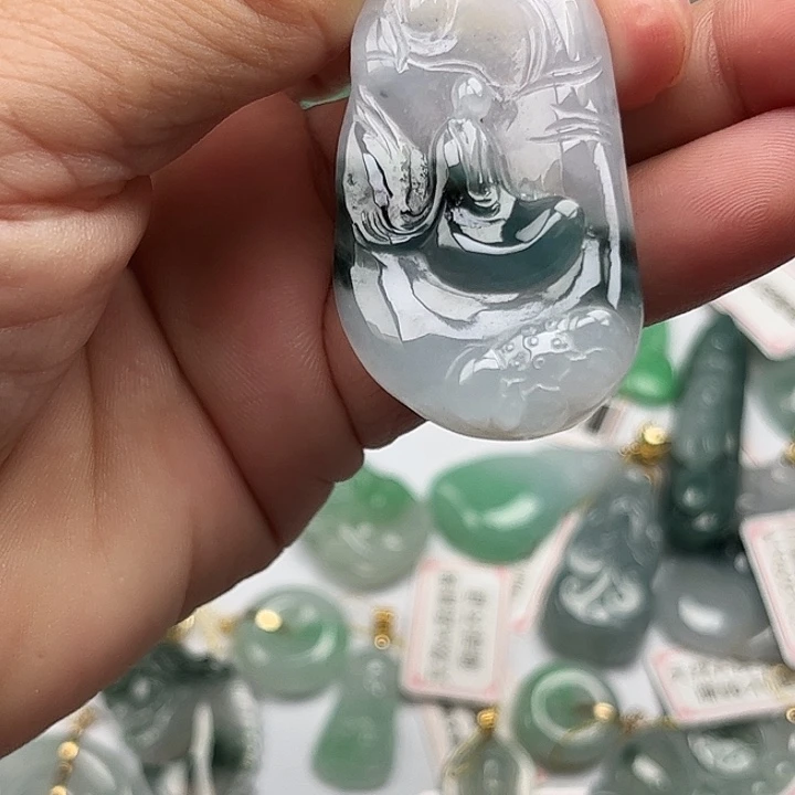 翡翠未镶嵌颈饰挂件