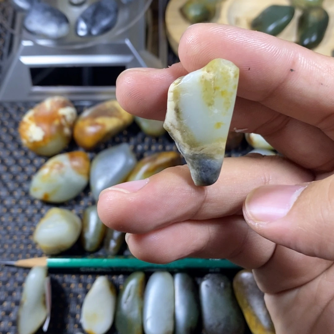 和田玉（糖玉）未镶嵌挂件
