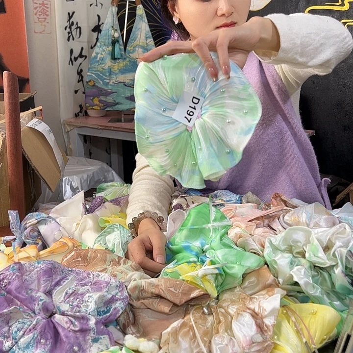 杨***子197百褶裙发圈不退不换