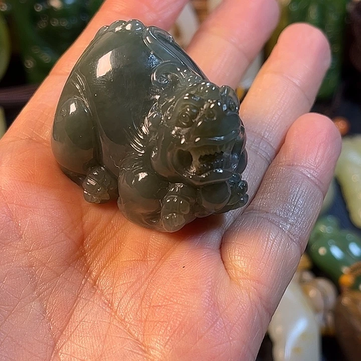 和田玉未镶嵌把件