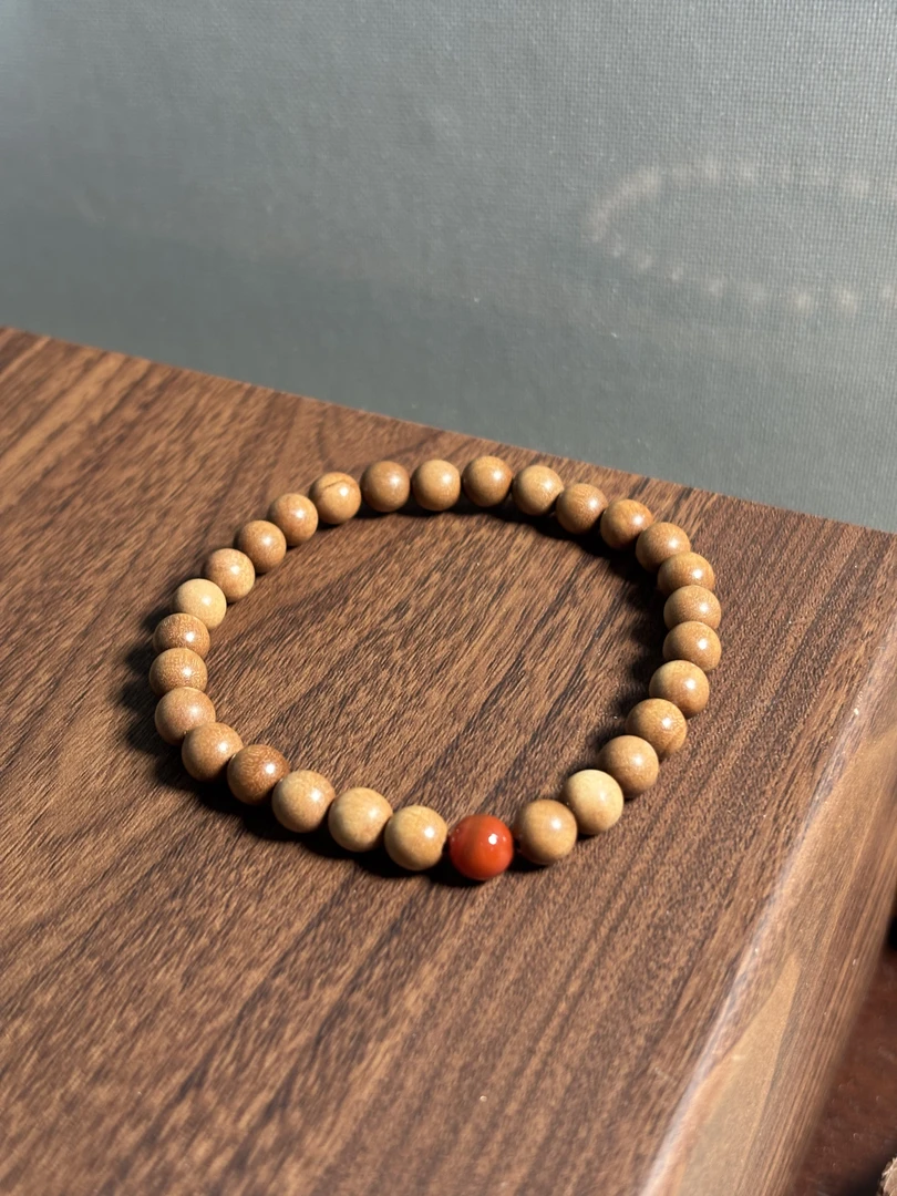 0.6cm印度老山檀精品手串