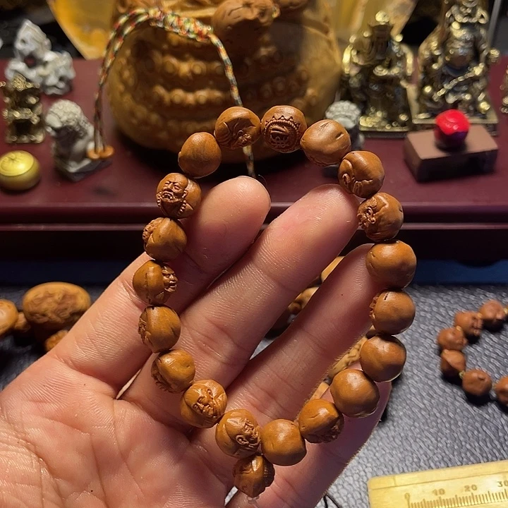 龙纹桃核雕刻三丰罗汉