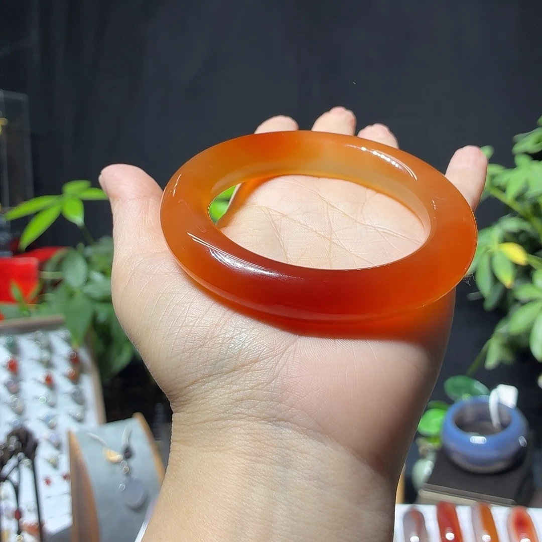 j***雪玛瑙/玉髓未镶嵌手镯