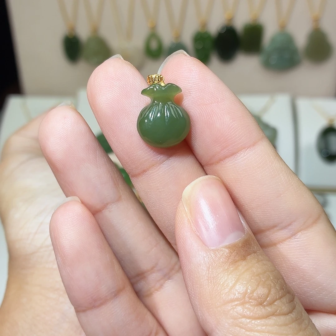 和田玉（碧玉）18K金镶嵌吊坠(赠链)