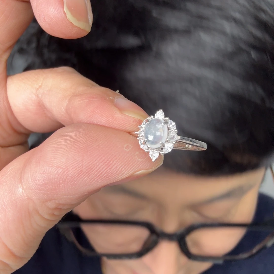 翡翠未镶嵌颈饰一件