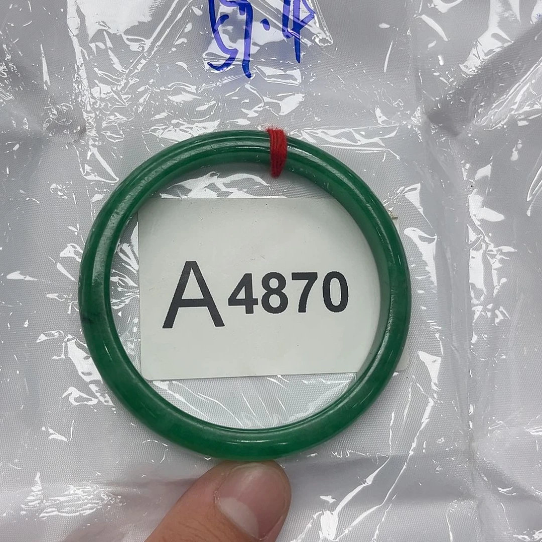 翡翠手镯未镶嵌默认瑕疵