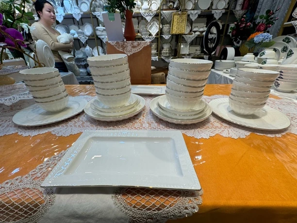 【新疆包邮】从乌鲁木齐发货竖纹金边餐具