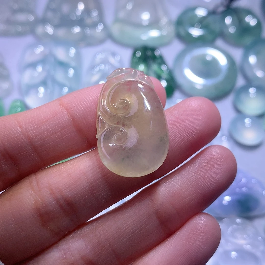 【闪购商品】翡翠颈饰未镶嵌如意