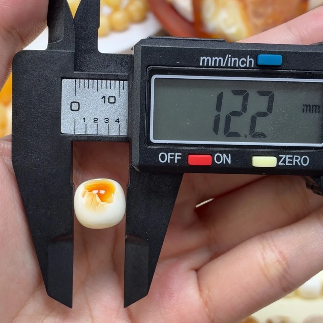 琥珀未镶嵌珠宝奇石乌料石膏白溶洞红沁老型12mm