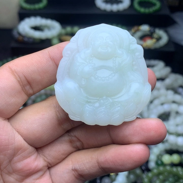 檀***儿和田玉（糖玉）未镶嵌颈饰